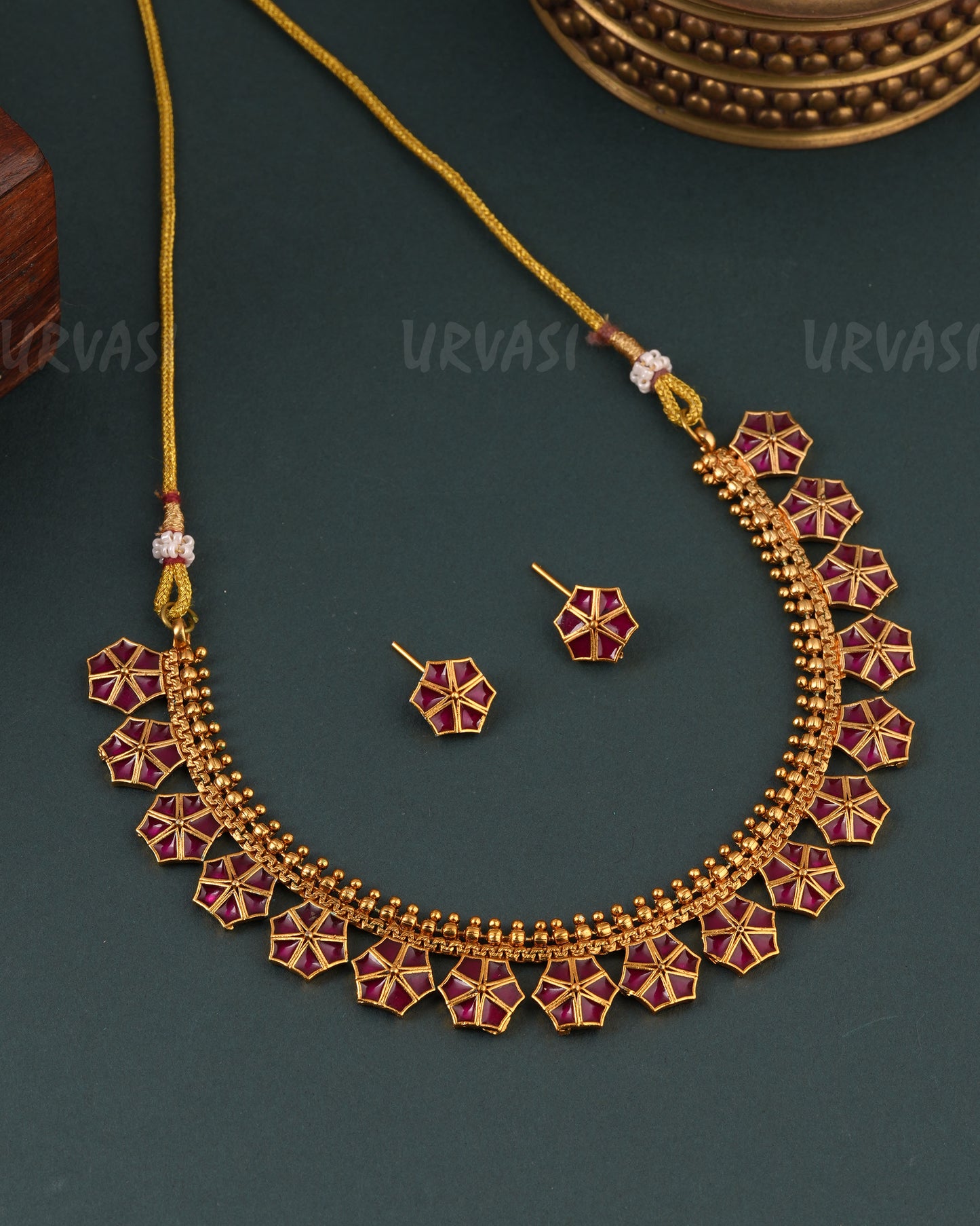 Gold-Toned Floral Designed Choker Necklace 1643