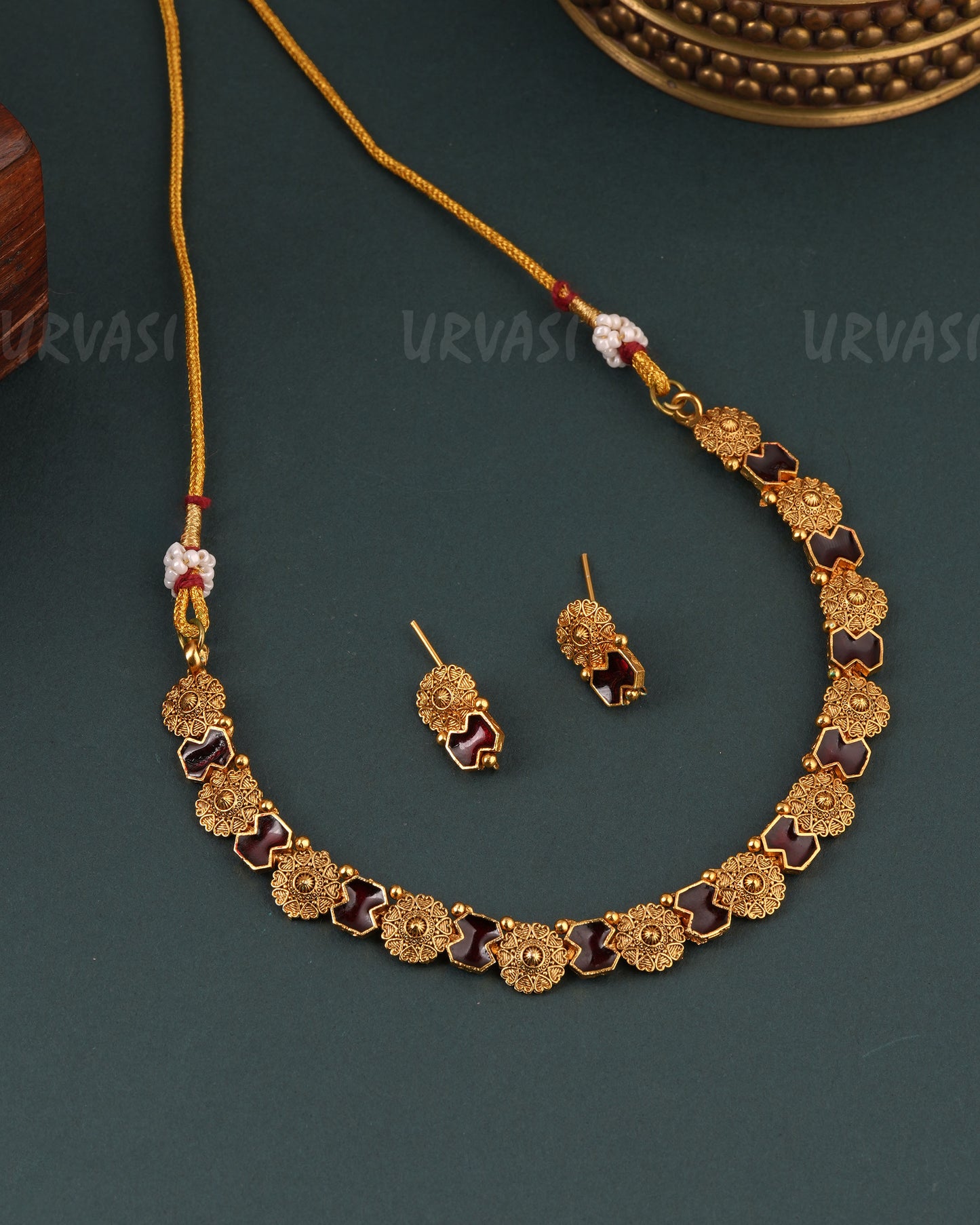 Gold -Toned Floral designed choker Necklace 1648