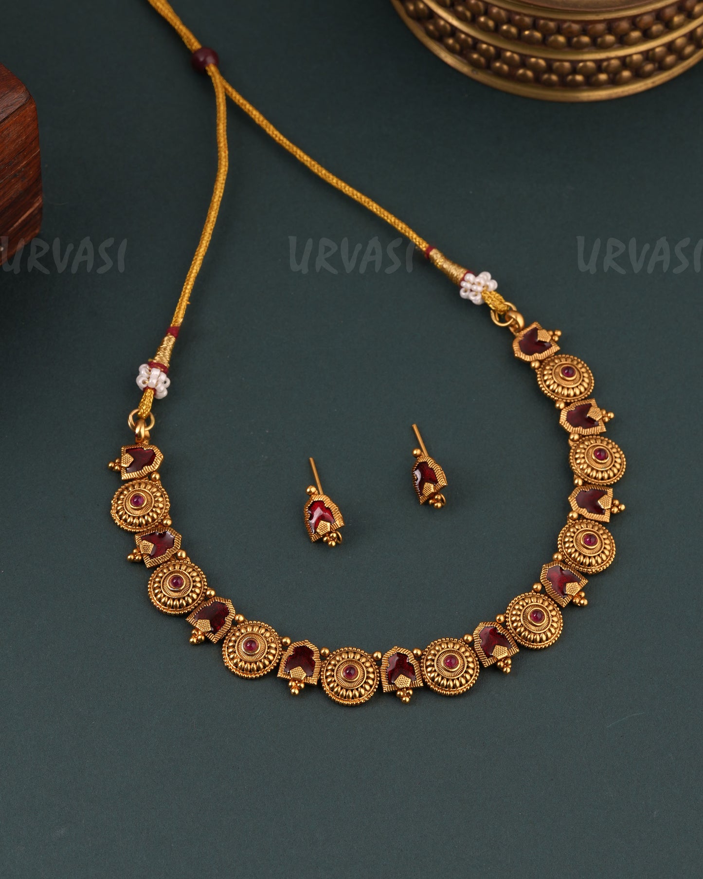 Gold-Toned Round-Designed Palakka Version Choker Necklace 1651