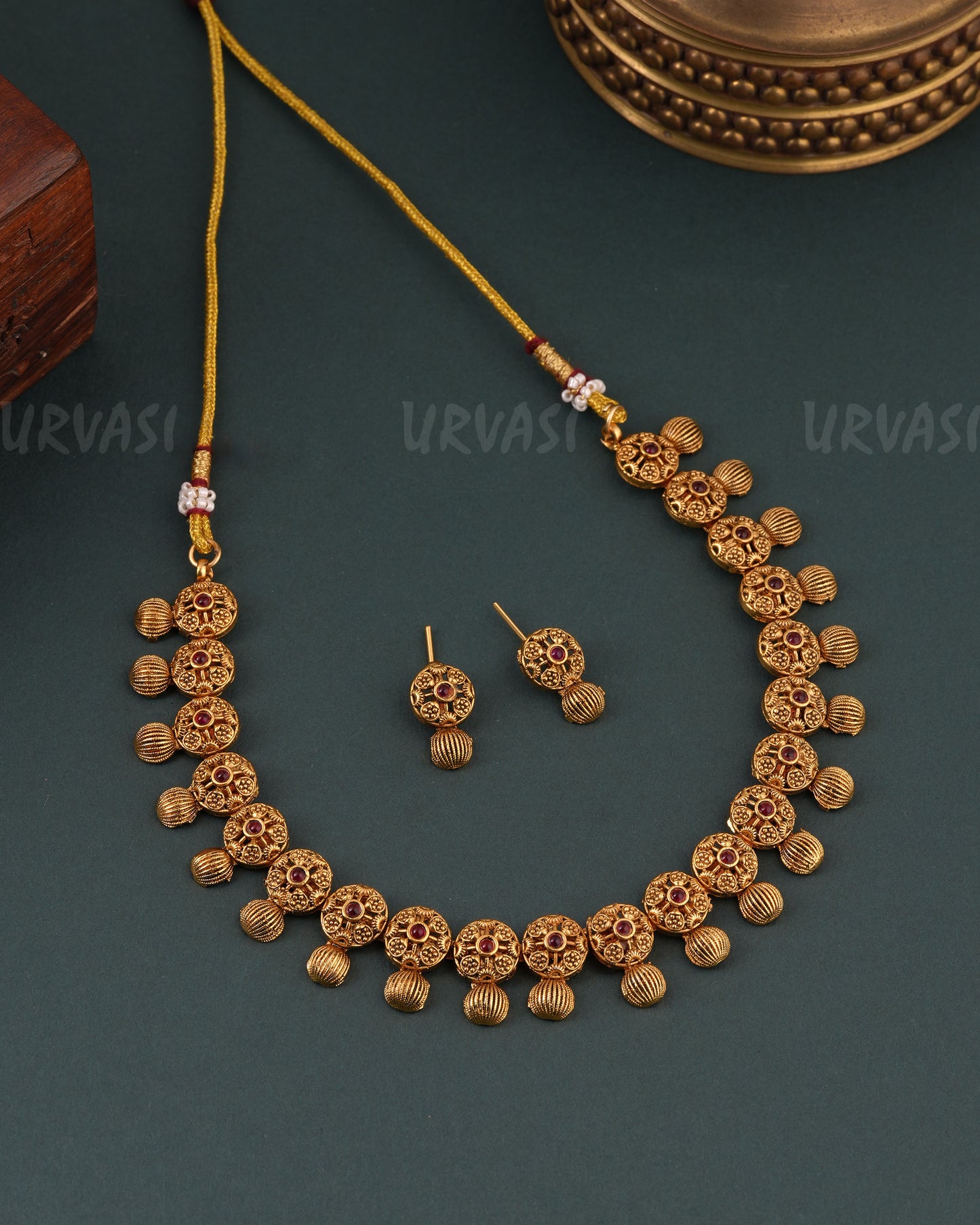 Gold -Toned Floral Designed Necklace 1646