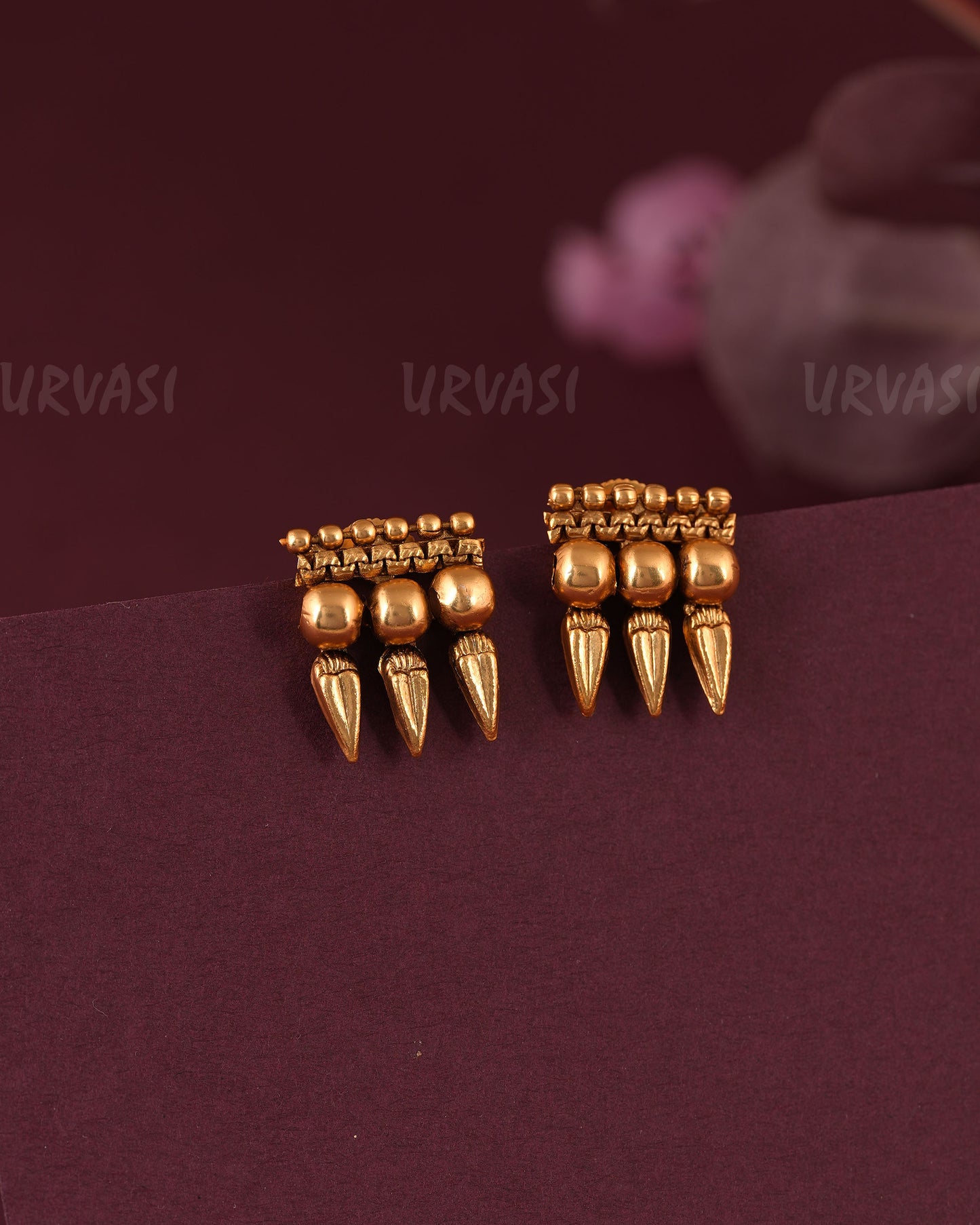 Gold-Toned Claw-Style Stud Earring ER 1101