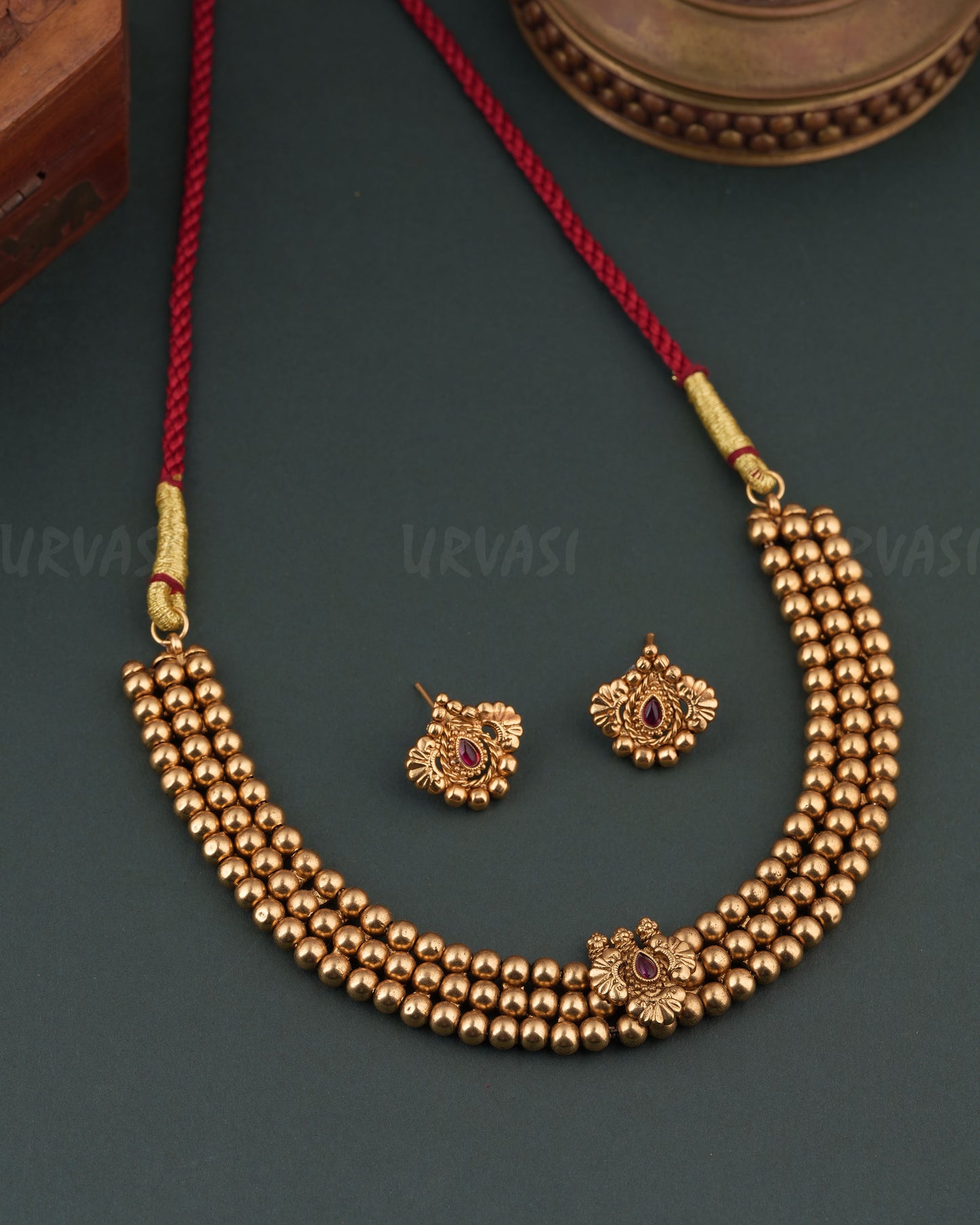 Gold-Toned Three -Layer Choker Necklace 1739