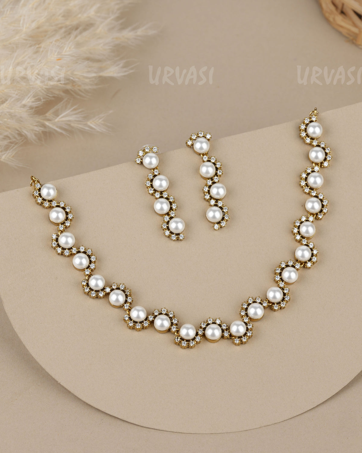 Mehendi Polish Scalloped Wave   Necklace  1954