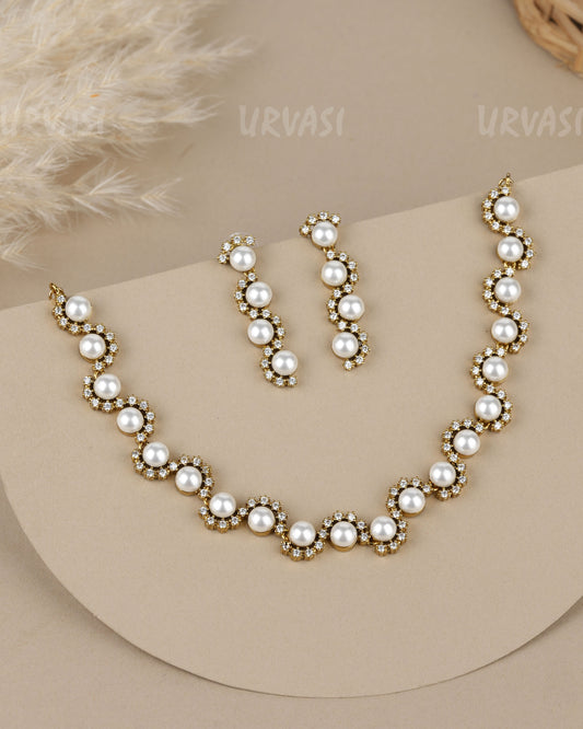 Mehendi Polish Scalloped Wave   Necklace  1954