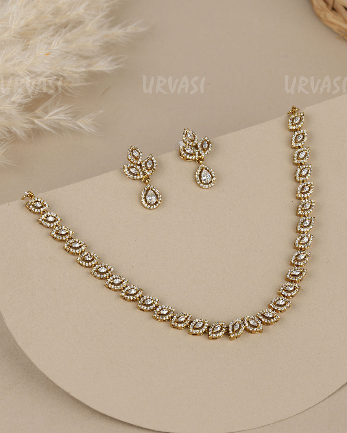 Mehendi Polish  Leaf-Shaped Stone Motifs AD  Necklace 1933