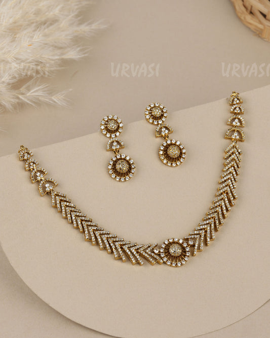 Mehendi Polish  Arrow-Tip motifs  AD Necklace   1950