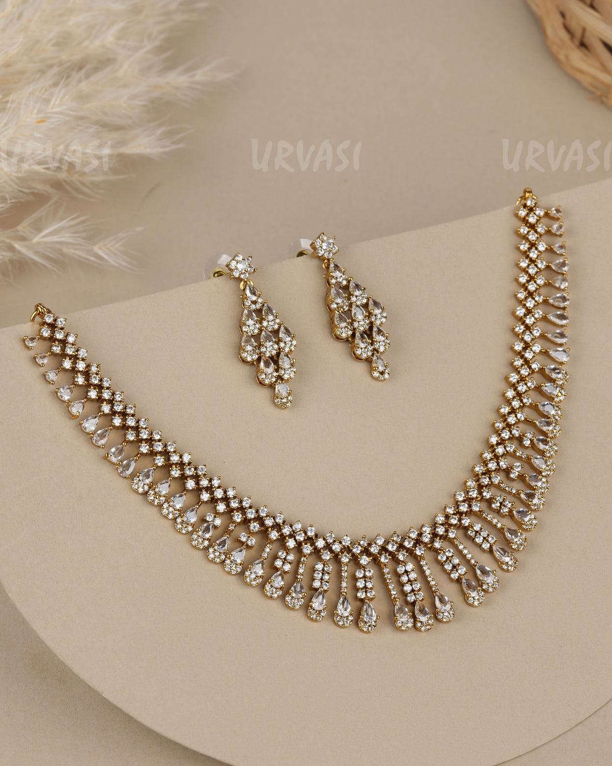 Mehendi Polish Tear-Drop AD Necklace   1939