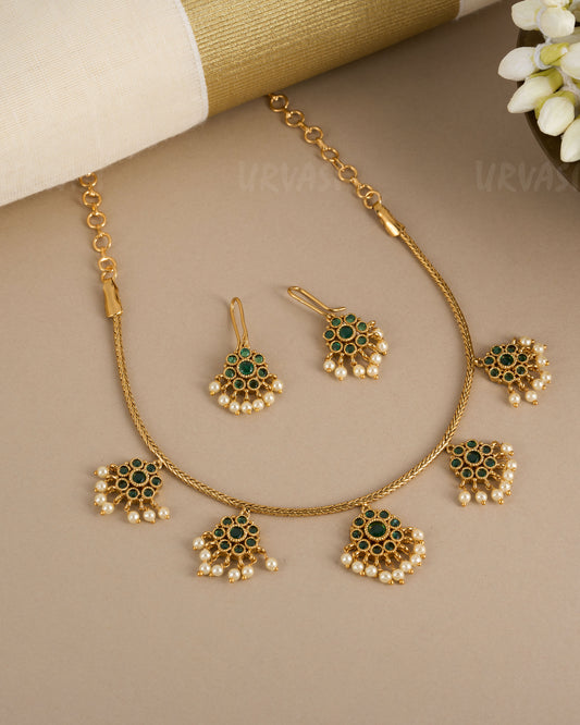 Cluster Pendant Choker Green Necklace 301
