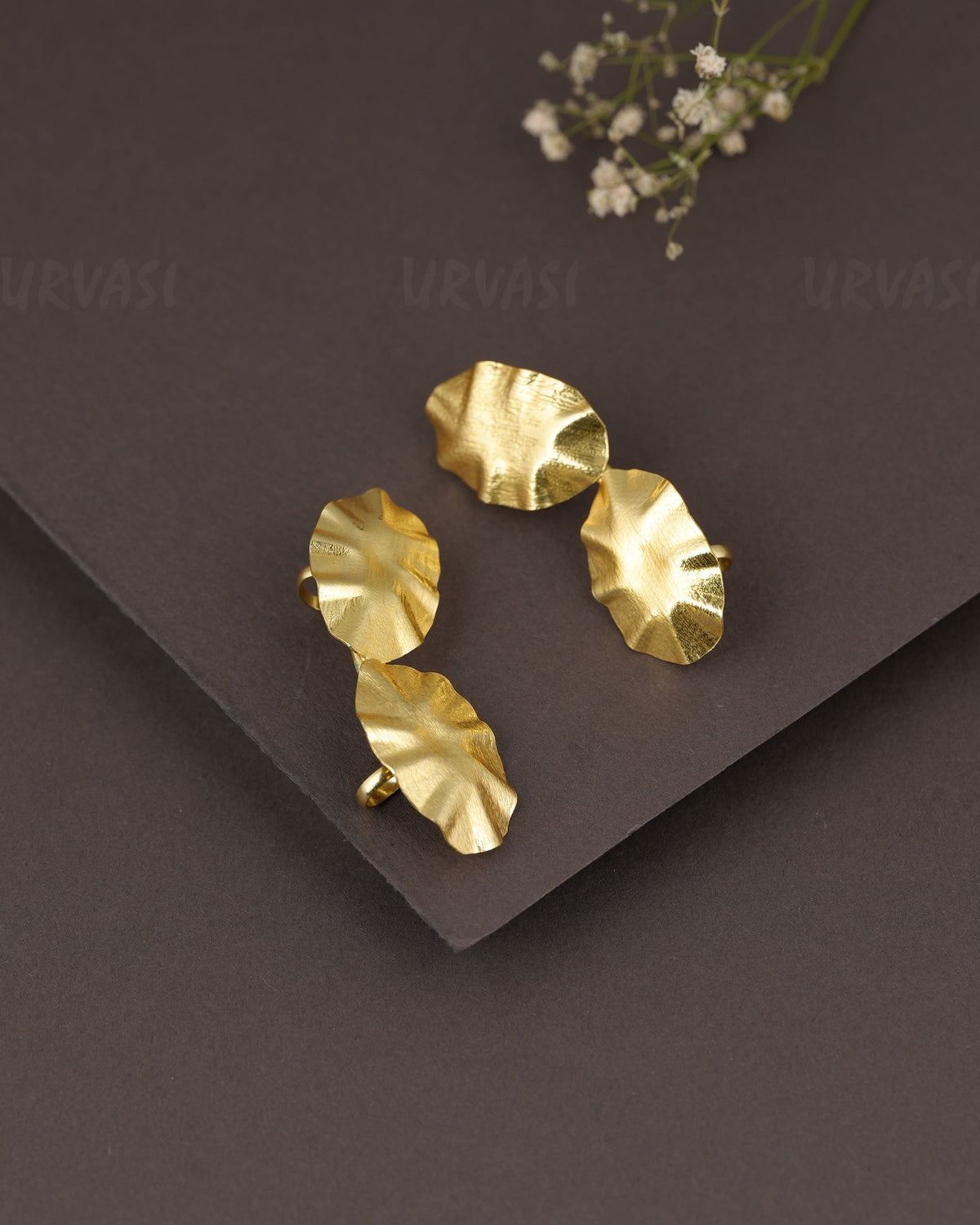 Gold-Polish  Wave Pattern Earring ER 1281