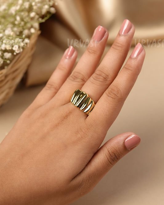 Gold-Toned Statement Finger Ring FR 136