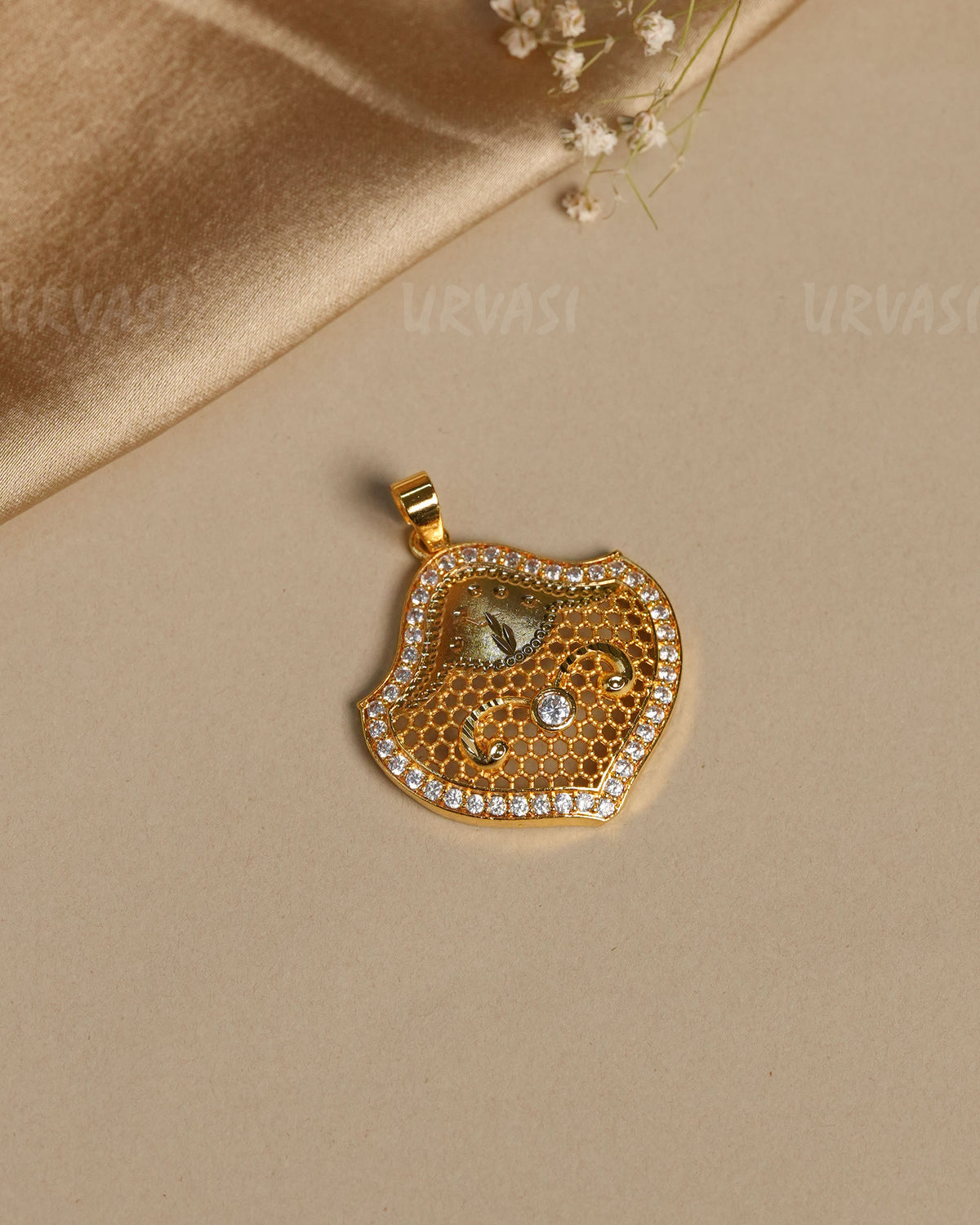 Gold-plated pendant PT 19