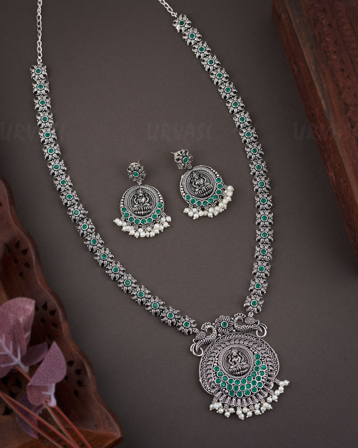 Black Metal Long Necklace 1003
