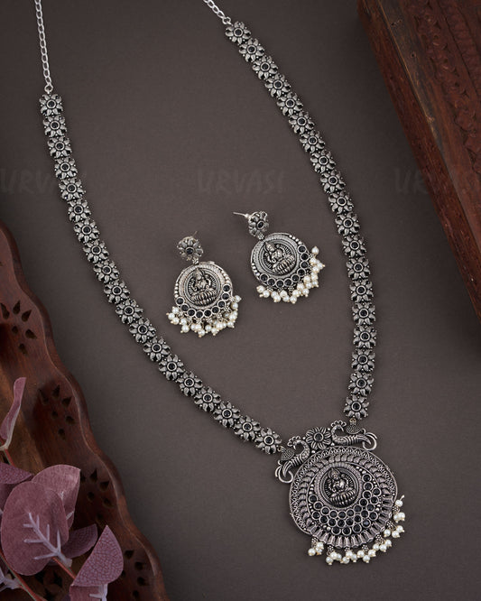 Black Metal Long Necklace 1004