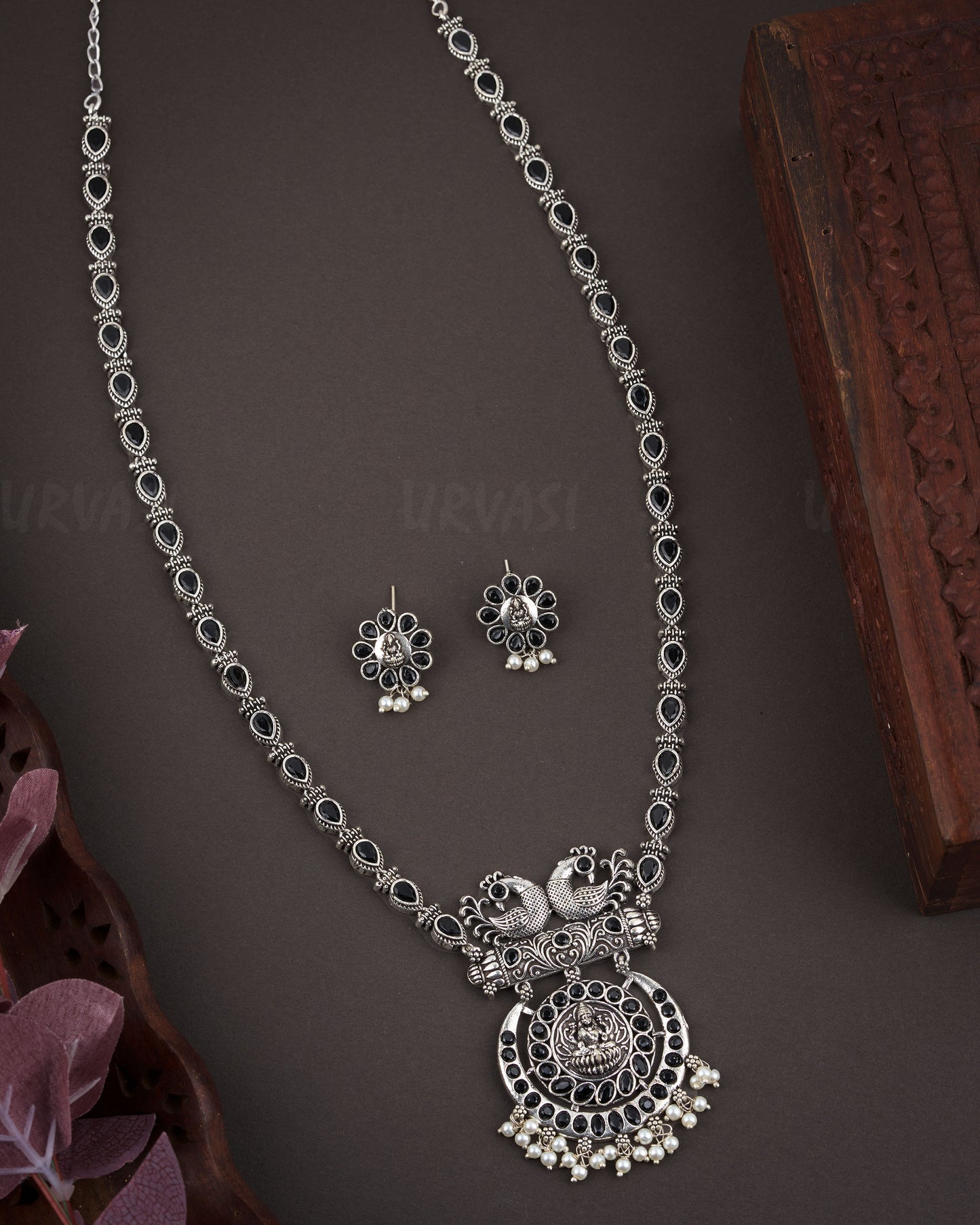 Black Metal Long Necklace 1013