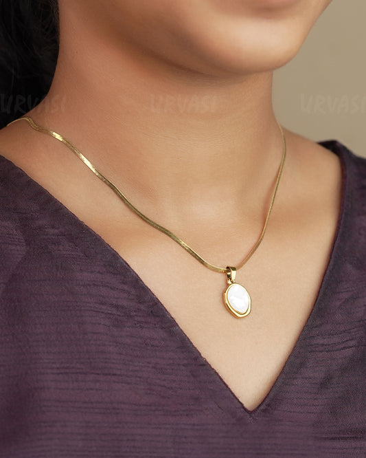 Gold-polish White Pendant Simple Chain SC 64