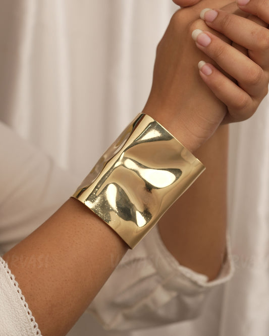 Gold-Polish Statement Bangle BA 325