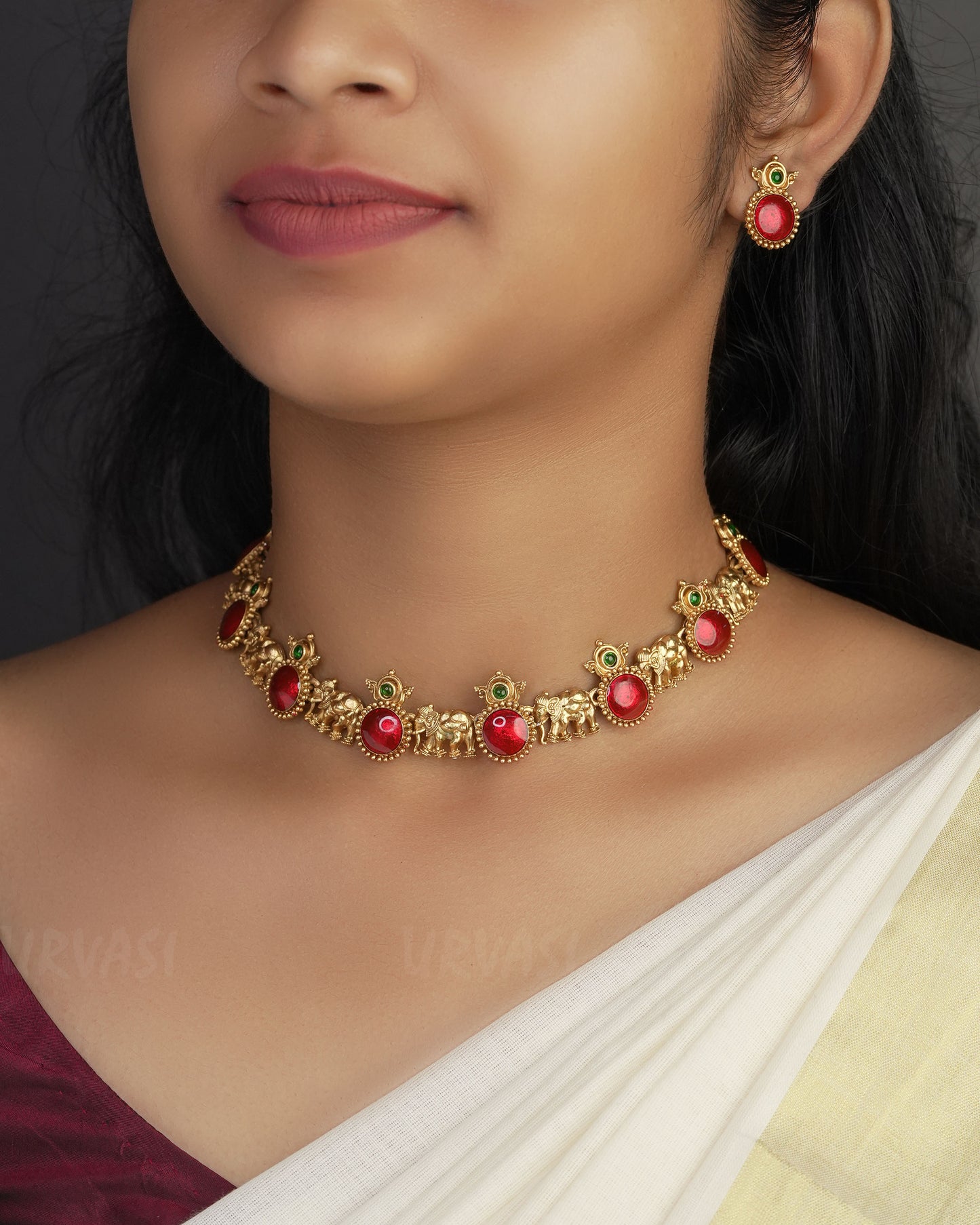 Gold-Toned Elephant Motif Necklace 1043