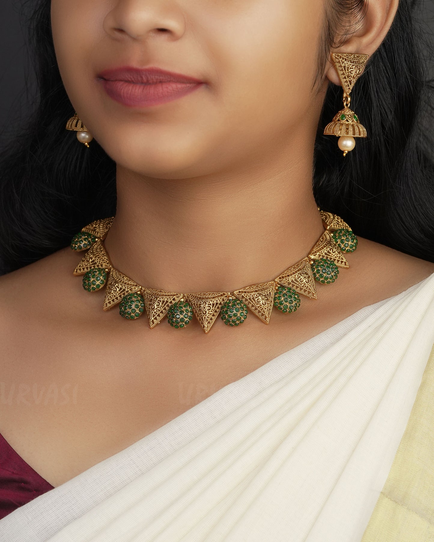 Gold-Toned Tria Designed Floral Necklace  1041