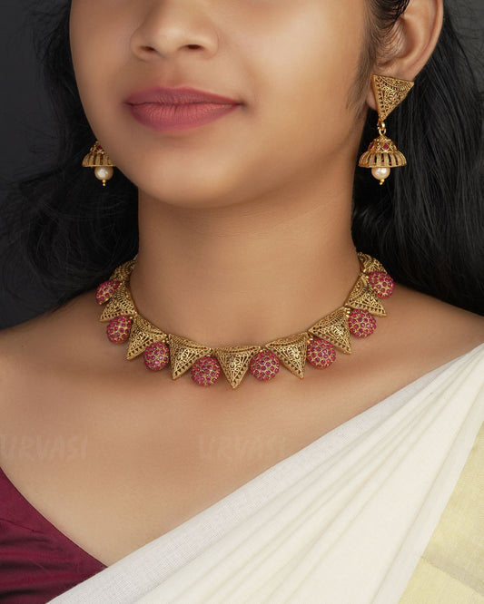 Gold-Toned Tria Designed Floral Necklace  1040