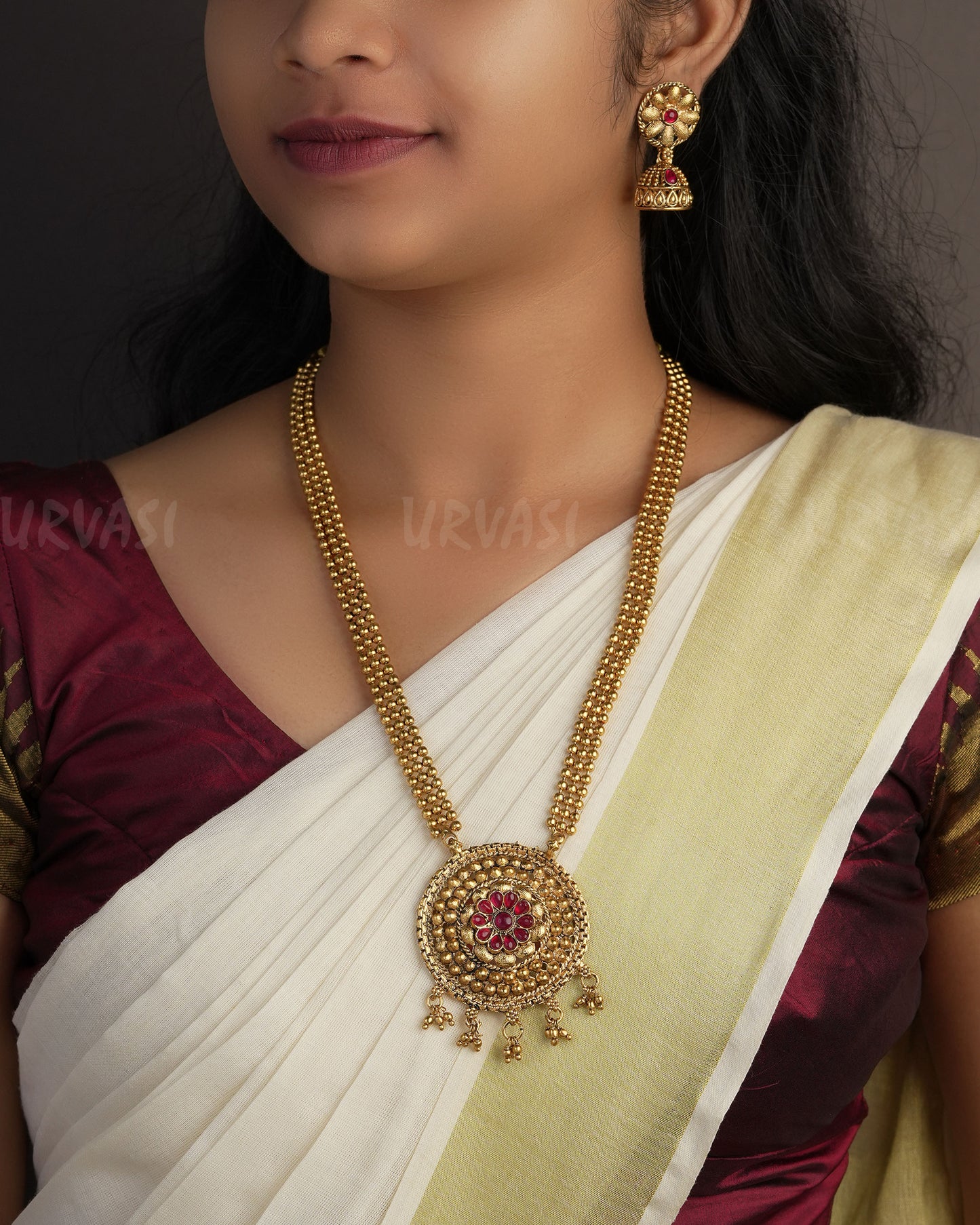 Gold Toned Floral Motif Non Idol Necklace 1097