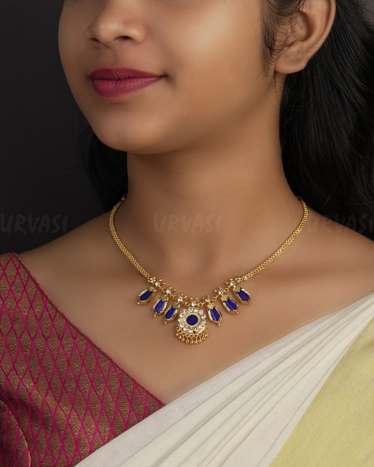 Gold-Toned Traditional 3+3 Necklace 1133