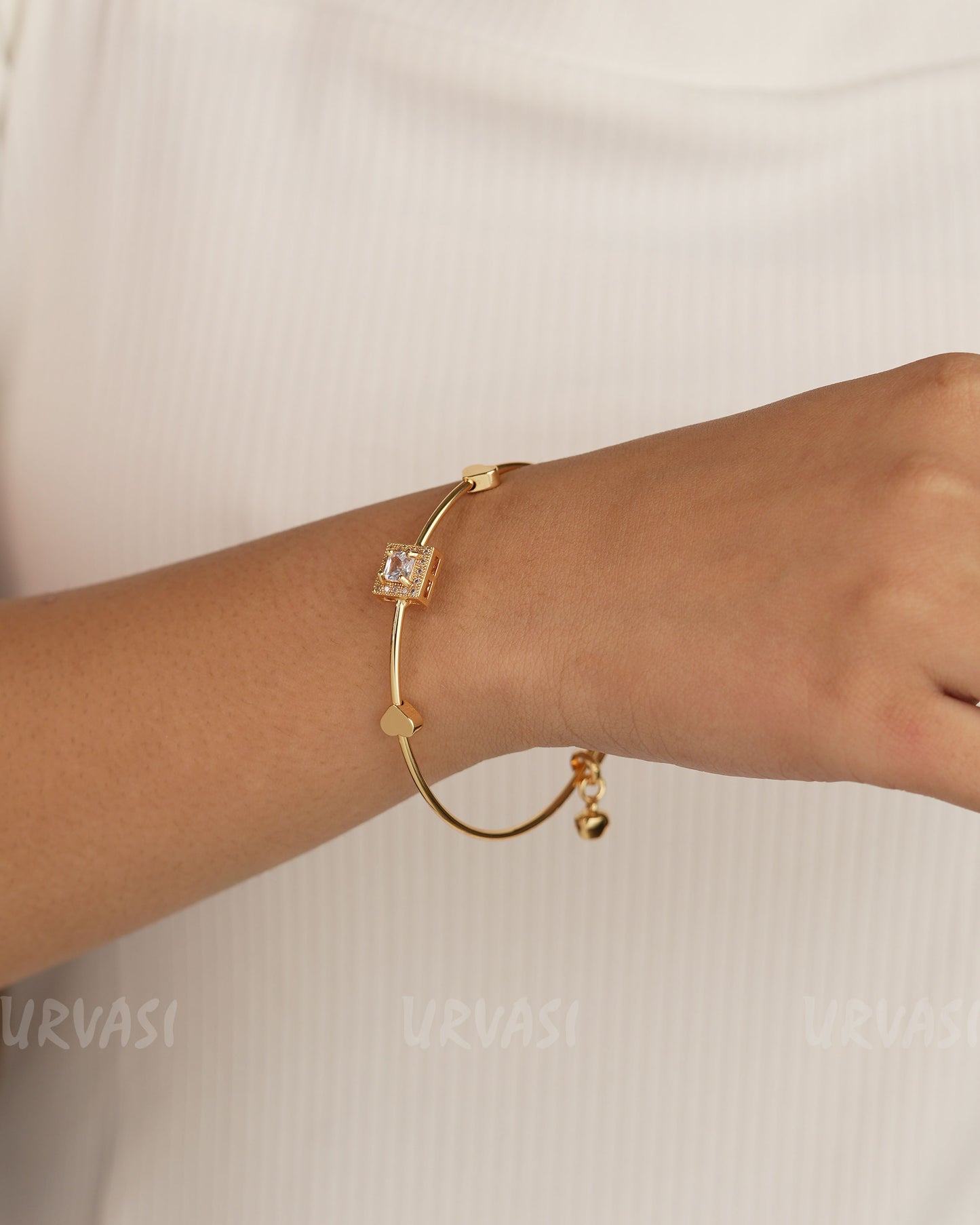 Gold-Polish Box Designed Heart AD Bracelet bangles BA 363