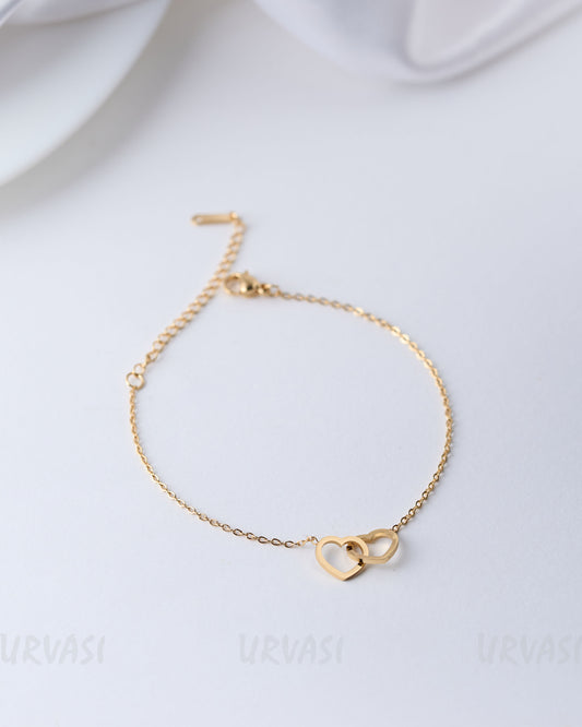 Gold-Toned Heart-Shaped Stainless-Steel Bracelet BR 25