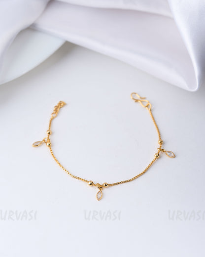 Gold-Toned Tear-Drop Designed Bracelet BR 46