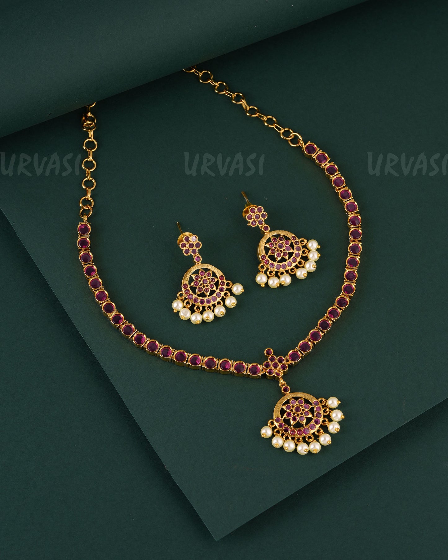 Gold-Toned Floral Pendant Attigai Necklace 1573