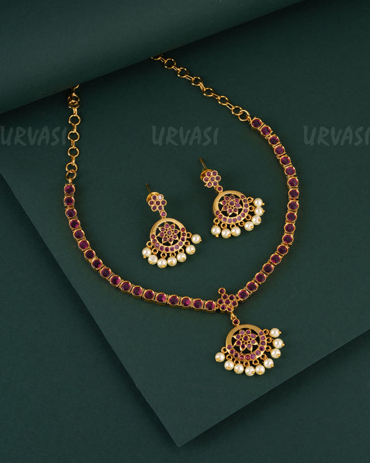 Gold-Toned Floral Pendant Attigai Necklace 1573
