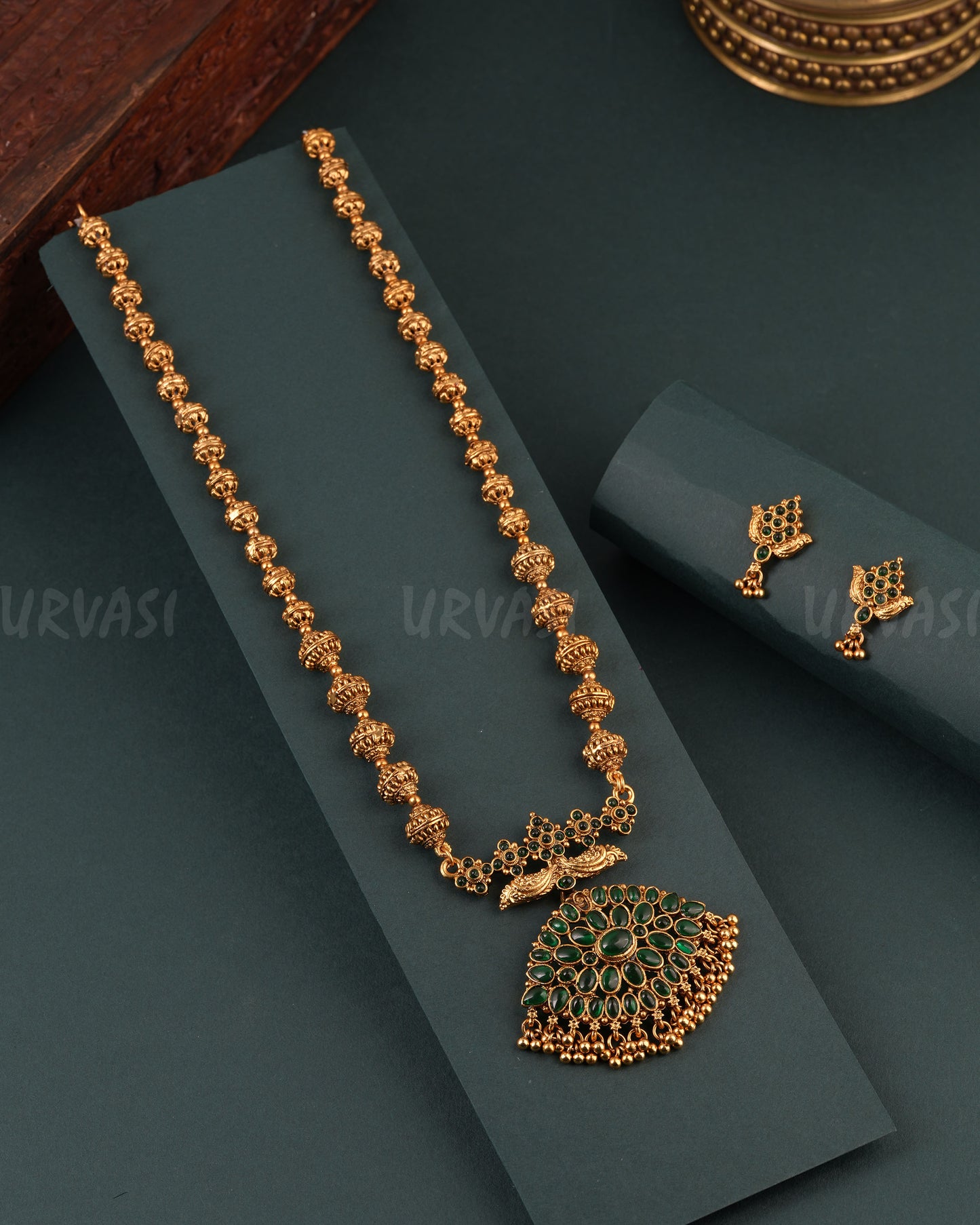 Gold-Toned Floral Long Necklace 1700