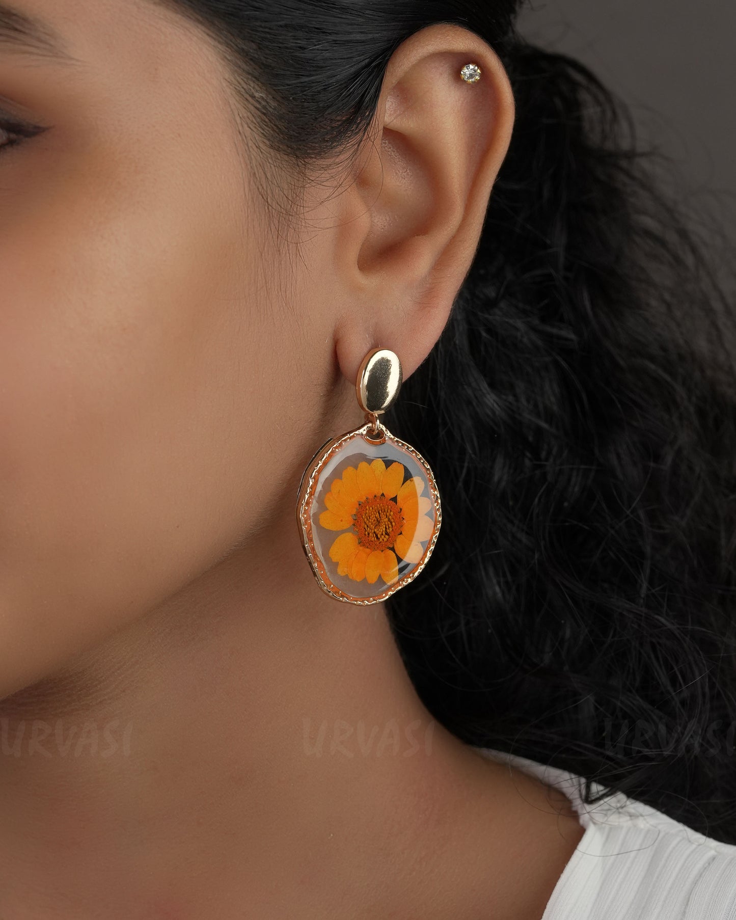 Gold Polish Resin Handmade Daisy Earrings ER 527