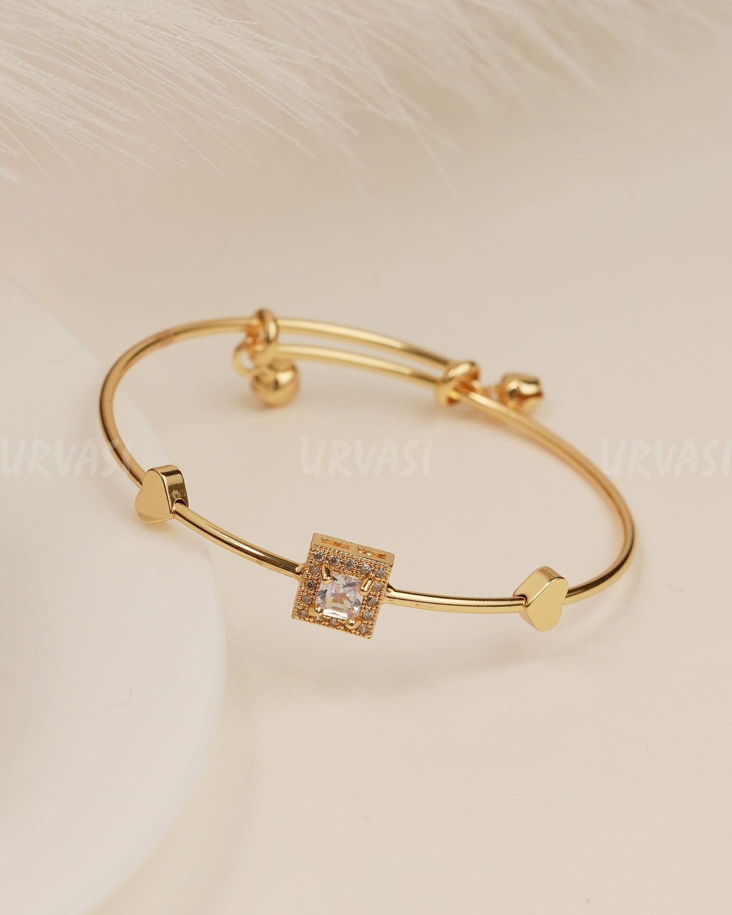 Gold-Polish Box Designed Heart AD Bracelet bangles BA 363