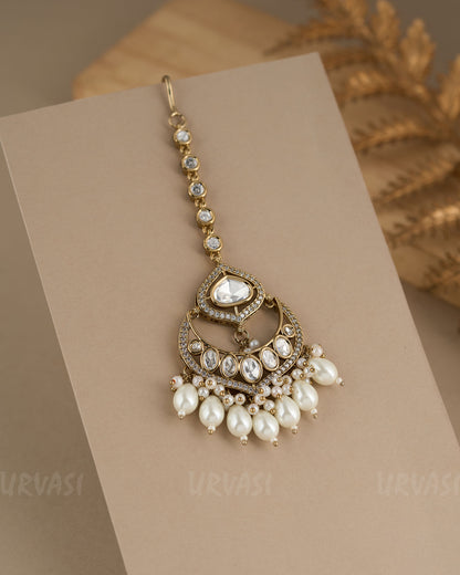 Mehendi Polish Crescent Moon Kundan Chutty CH 83