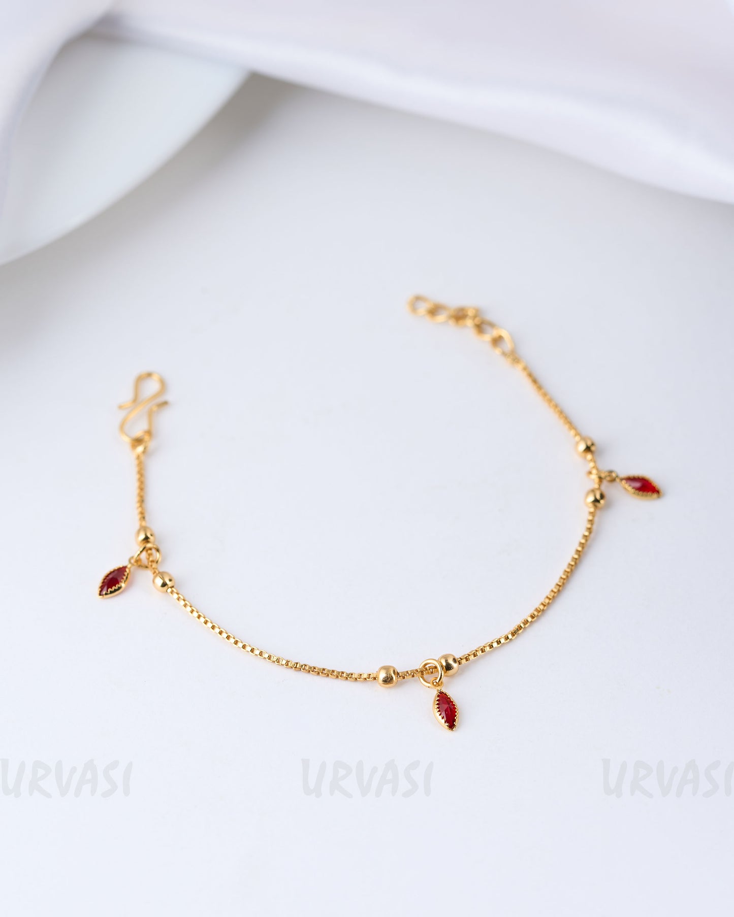 Gold-Toned Tear-Drop Designed Bracelet BR 46