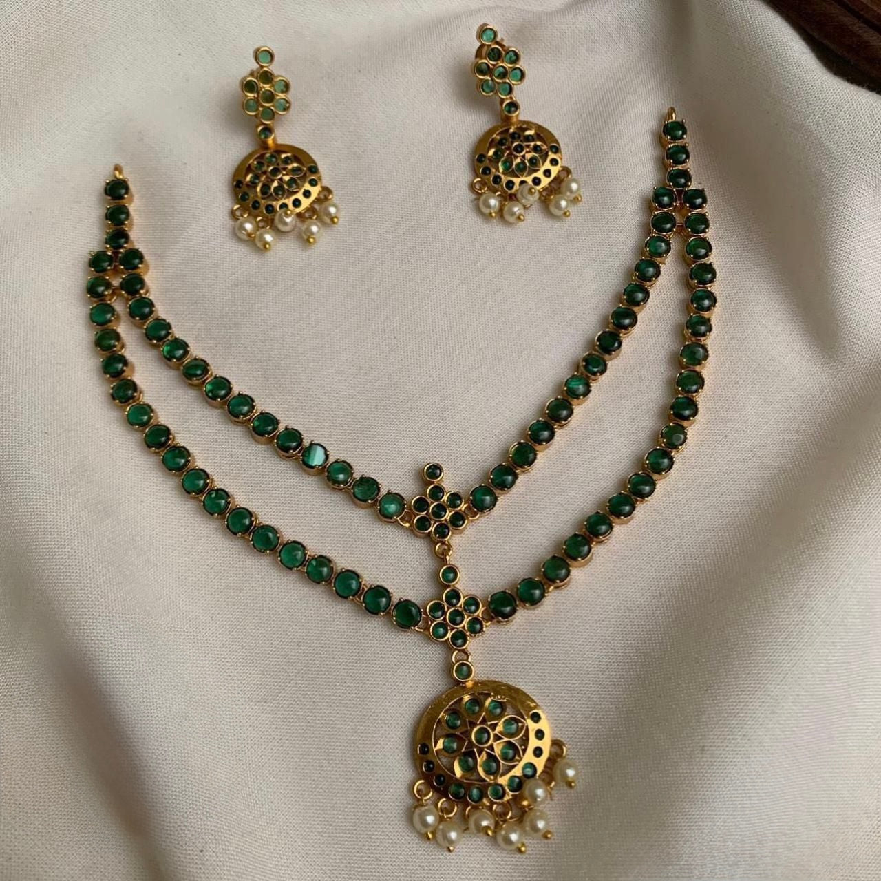 Gold-Polish Floral Kemp Stone Attigai Necklace 1580