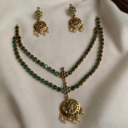 Gold-Polish Floral Kemp Stone Attigai Necklace 1580