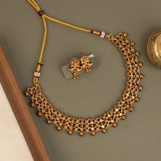 Gold-Toned Floral Necklace 1599