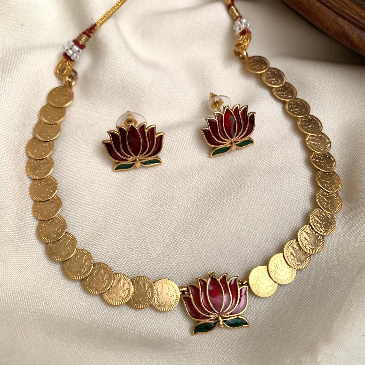 Gold-Polish Kashu Lotus Choker Necklace 1310