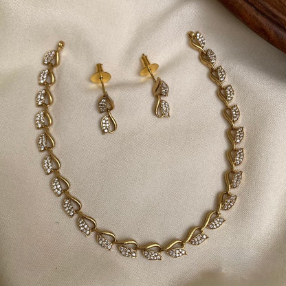 Gold-Toned Leaf-Designed AD Necklace 1385