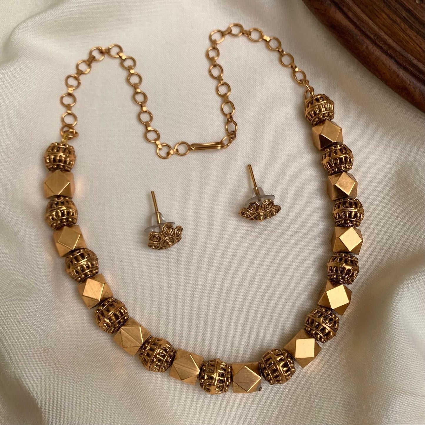 Gold-Toned Beaded-Box Short Necklace 1367