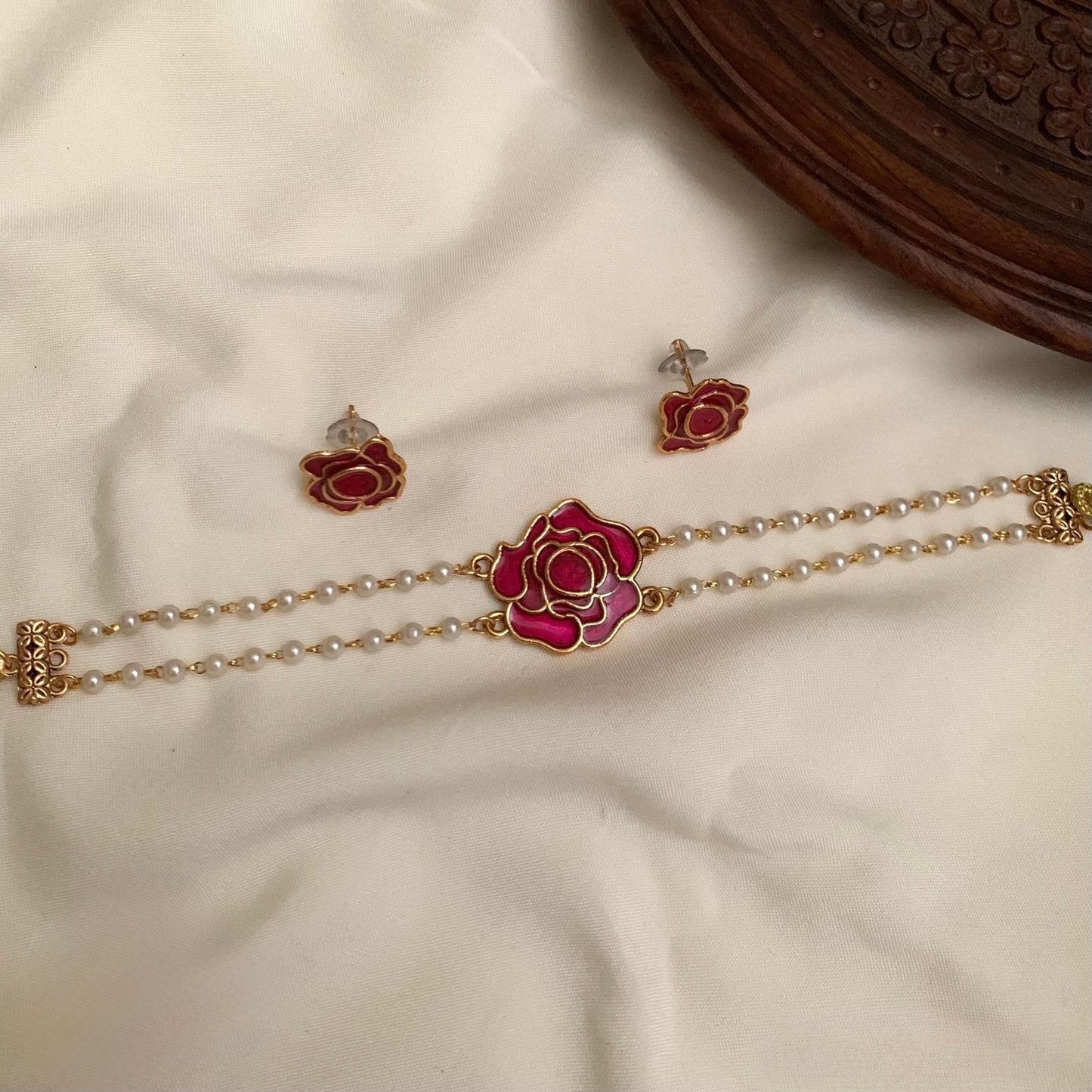 Gold-Polish Rose-Pendant Pearl Choker Necklace 1260