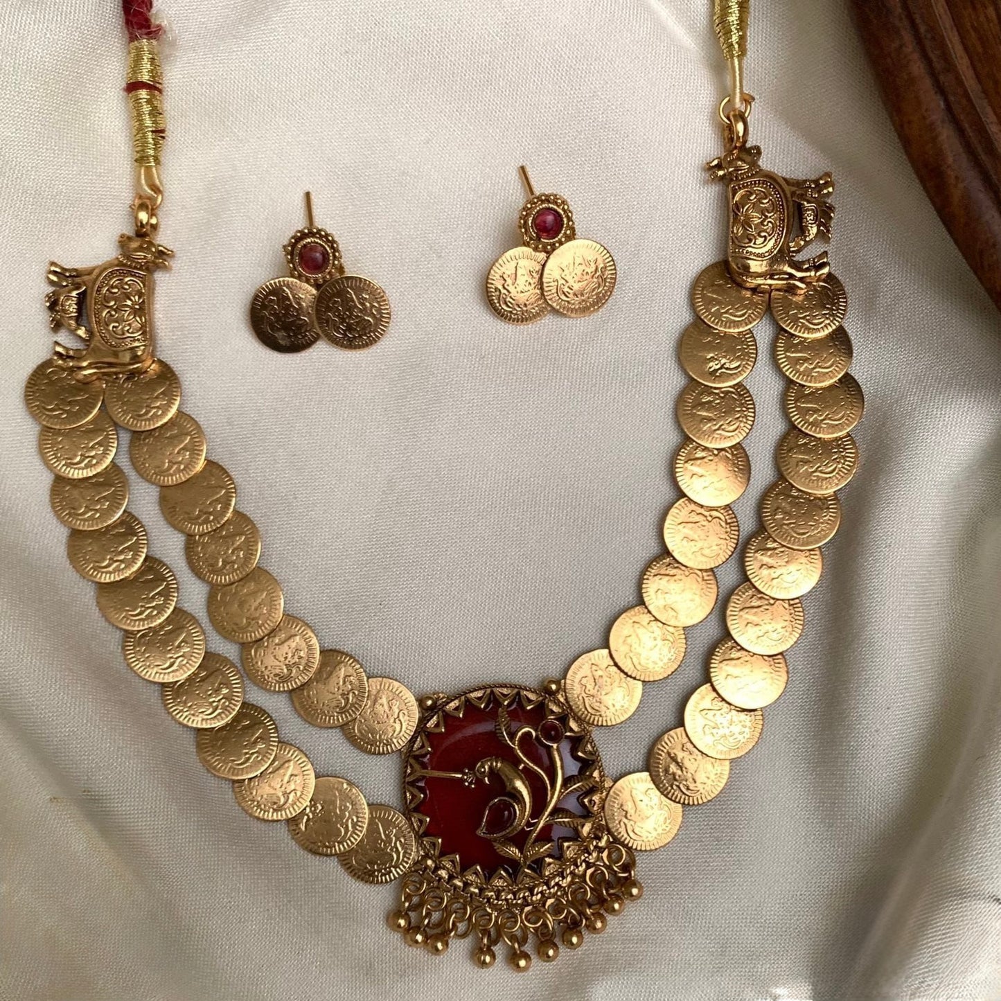 Gold-Toned Floral Pendant Kaasu Lakshmi Choker Necklace 965