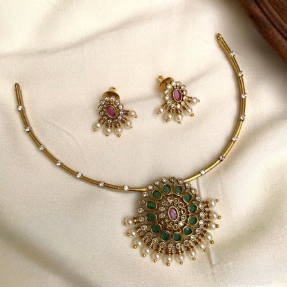 Gold-Toned Stone-Studded Floral Necklace 1406