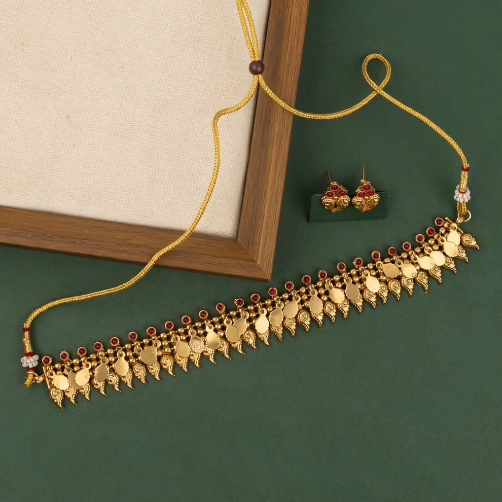 Gold-Toned Traditional Ilakkathali Choker Necklace 1811