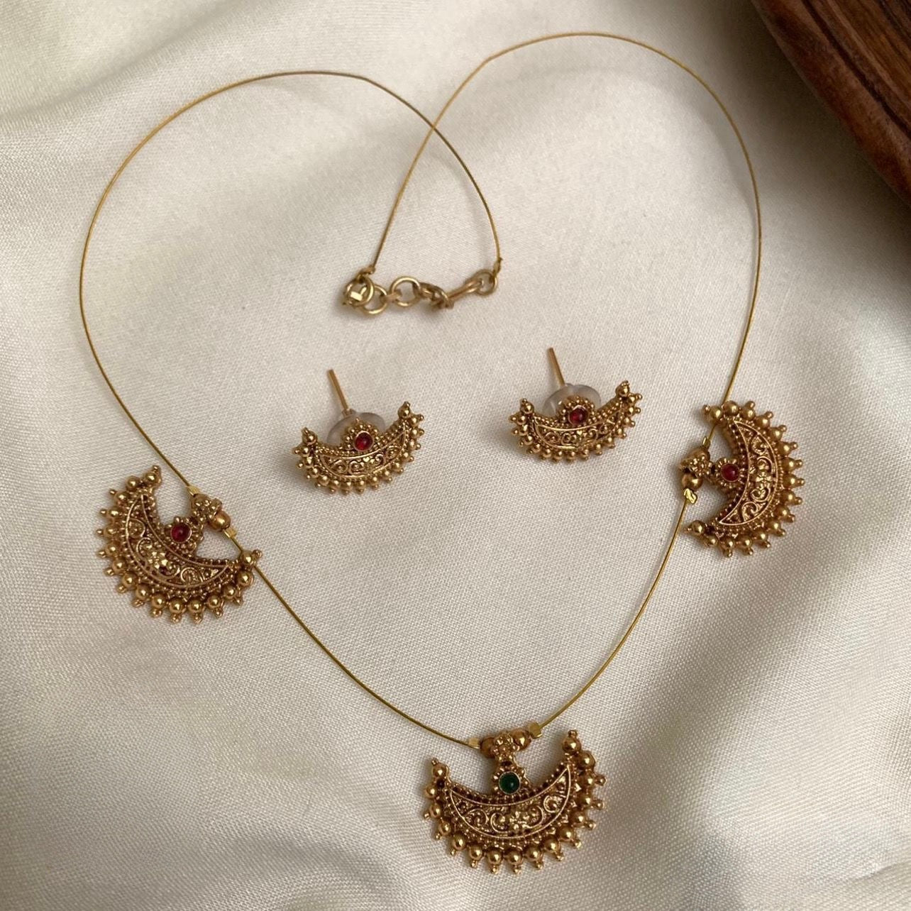 Gold-Toned Chandbali Designed Invisible Necklace 1186