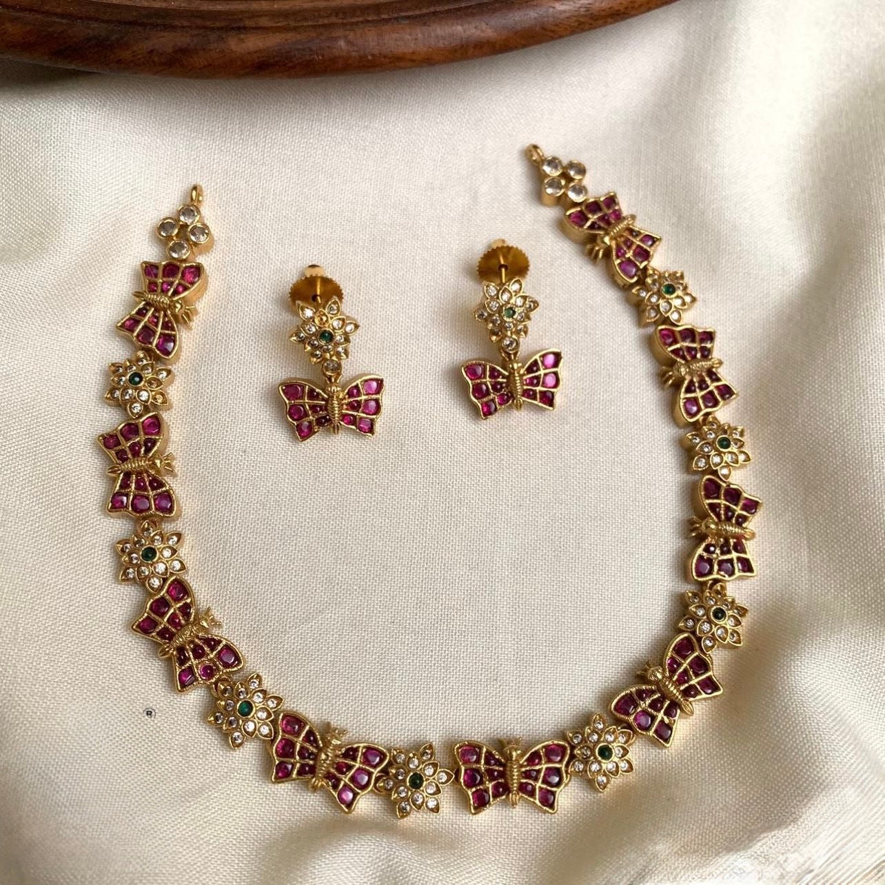 Gold-Toned Butter-Fly Designed Floral Necklace 679