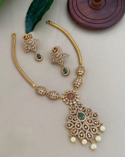 Gold-Toned Floral Necklace 1815